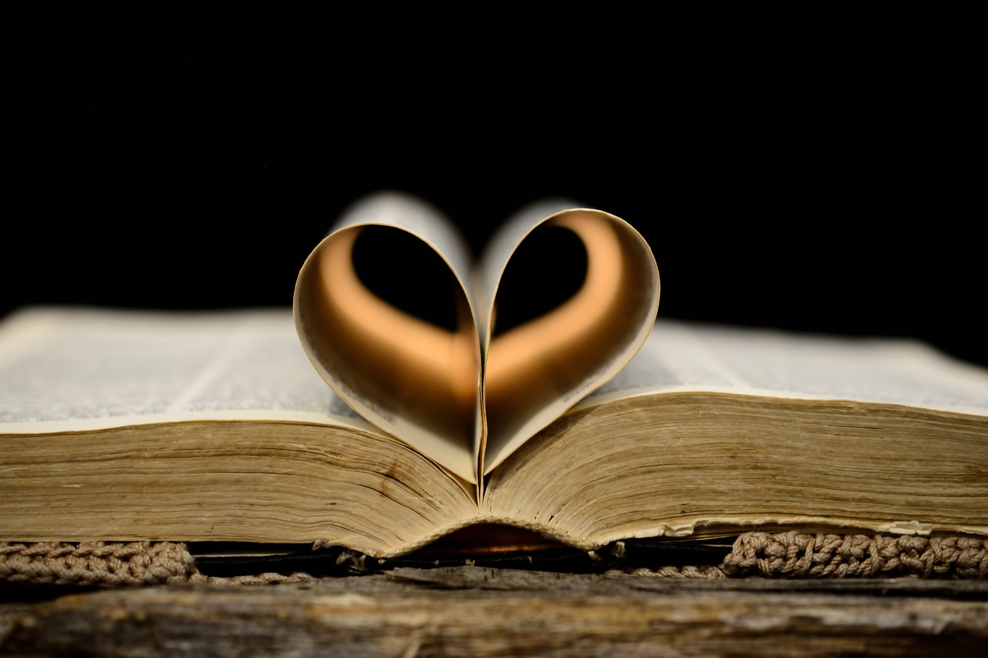 heart-ga288fd951_1920