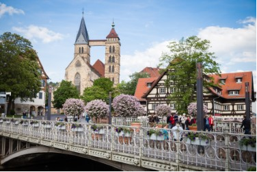 Agnesbrücke mit Stadtkirche (C) Das Foto